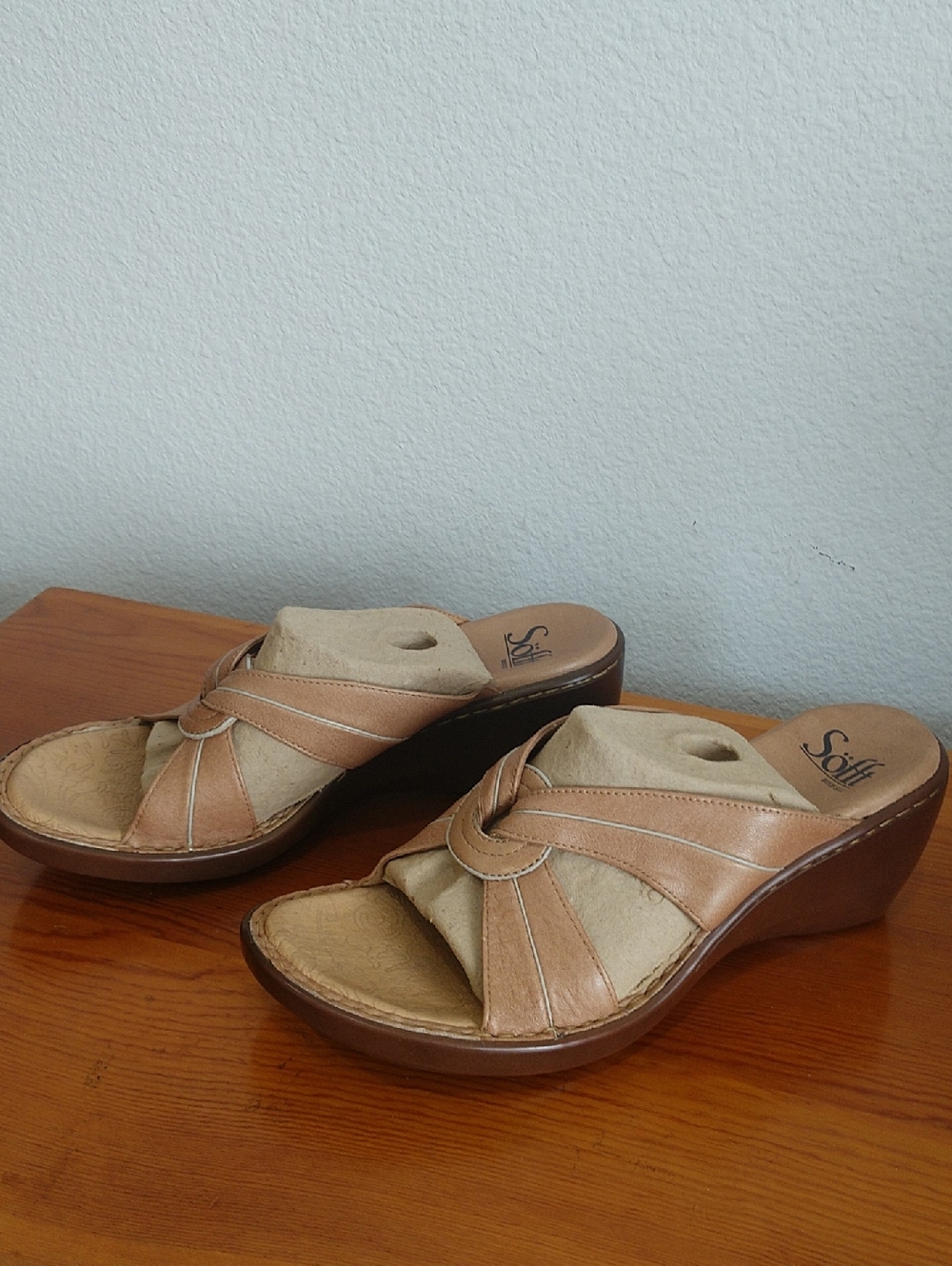 Sofft Women's Tan and Cream Leather Wedge Slide Sandals